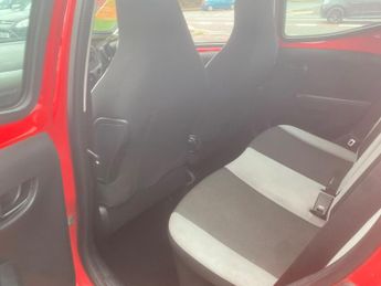 Toyota AYGO 1.0 VVT-i x-play x-shift Euro 6 5dr