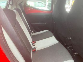 Toyota AYGO 1.0 VVT-i x-play x-shift Euro 6 5dr