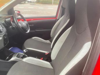 Toyota AYGO 1.0 VVT-i x-play x-shift Euro 6 5dr