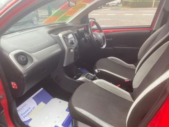 Toyota AYGO 1.0 VVT-i x-play x-shift Euro 6 5dr