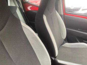 Toyota AYGO 1.0 VVT-i x-play x-shift Euro 6 5dr