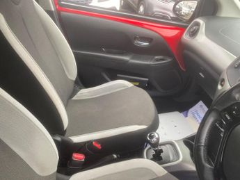 Toyota AYGO 1.0 VVT-i x-play x-shift Euro 6 5dr