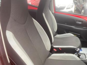 Toyota AYGO 1.0 VVT-i x-play x-shift Euro 6 5dr