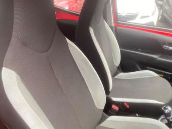 Toyota AYGO 1.0 VVT-i x-play x-shift Euro 6 5dr