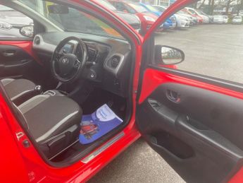 Toyota AYGO 1.0 VVT-i x-play x-shift Euro 6 5dr