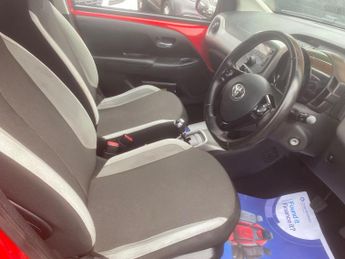 Toyota AYGO 1.0 VVT-i x-play x-shift Euro 6 5dr