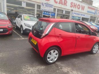 Toyota AYGO 1.0 VVT-i x-play x-shift Euro 6 5dr