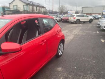 Toyota AYGO 1.0 VVT-i x-play x-shift Euro 6 5dr