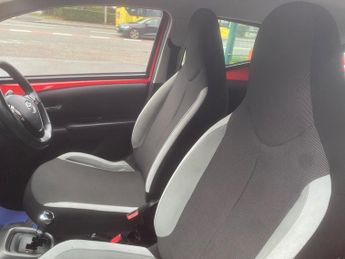 Toyota AYGO 1.0 VVT-i x-play x-shift Euro 6 5dr