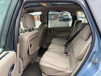 Renault Grand Scenic 2.0 VVT Privilege MPV 5dr Petrol Automatic (205 g/km, 136 bhp)