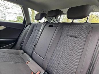 Audi A4 Avant 2.0 TDI 35 SE S Tronic Euro 6 (s/s) 5dr