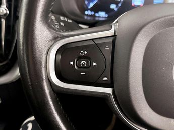 Volvo XC60 2.0 B4 MHEV Momentum SUV 5dr Diesel Hybrid Auto AWD Euro 6 (s/s)