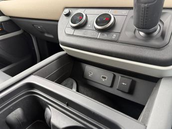Land Rover Defender 90 3.0 D250 MHEV X-Dynamic SE Auto 4WD Euro 6 (s/s) 3dr