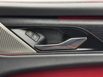 Jaguar F-PACE 2.0 P400e 17.1kWh R-Dynamic Black Auto AWD Euro 6 (s/s) 5dr