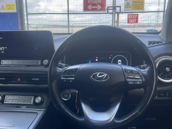 Hyundai KONA 64kWh Premium Auto 5dr (10.5kW Charger)