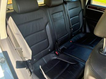 Volkswagen Touareg 3.0 TDI V6 BlueMotion Tech SE Tiptronic 4WD Euro 5 (s/s) 5dr