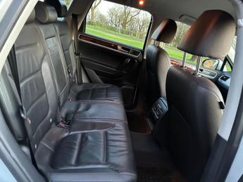 Volkswagen Touareg 3.0 TDI V6 BlueMotion Tech SE Tiptronic 4WD Euro 5 (s/s) 5dr