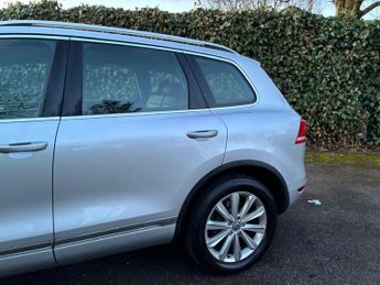 Volkswagen Touareg 3.0 TDI V6 BlueMotion Tech SE Tiptronic 4WD Euro 5 (s/s) 5dr