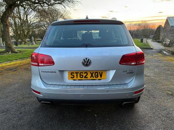 Volkswagen Touareg 3.0 TDI V6 BlueMotion Tech SE Tiptronic 4WD Euro 5 (s/s) 5dr