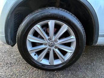 Volkswagen Touareg 3.0 TDI V6 BlueMotion Tech SE Tiptronic 4WD Euro 5 (s/s) 5dr