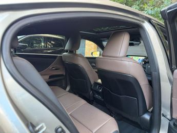 Lexus ES 2.5 300h E-CVT Euro 6 (s/s) 4dr