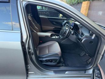 Lexus ES 2.5 300h E-CVT Euro 6 (s/s) 4dr