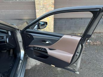 Lexus ES 2.5 300h E-CVT Euro 6 (s/s) 4dr