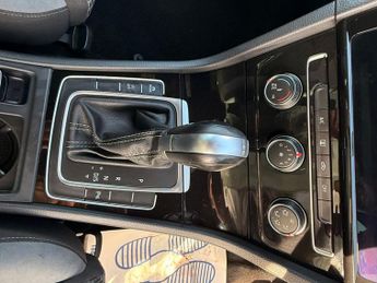 Volkswagen Golf 2.0 TDI R-Line DSG Euro 6 (s/s) 5dr