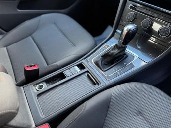 Volkswagen Golf 1.6 TDI SE Nav DSG Euro 6 (s/s) 5dr