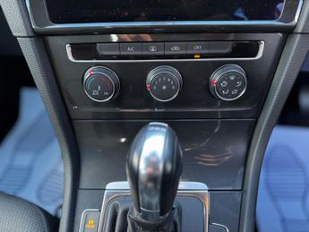 Volkswagen Golf 1.6 TDI SE Nav DSG Euro 6 (s/s) 5dr