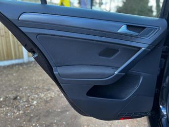 Volkswagen Golf 1.6 TDI SE Nav DSG Euro 6 (s/s) 5dr