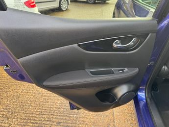 Nissan Qashqai 1.2 DIG-T N-Connecta XTRON 2WD Euro 6 (s/s) 5dr