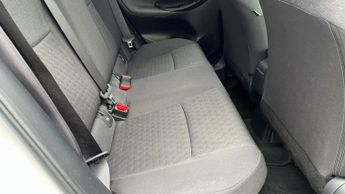 Toyota Yaris 1.5 VVT-h Design E-CVT Euro 6 (s/s) 5dr