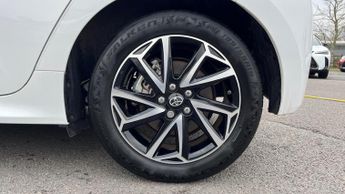 Toyota Yaris 1.5 VVT-h Design E-CVT Euro 6 (s/s) 5dr