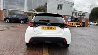 Toyota Yaris 1.5 VVT-h Design E-CVT Euro 6 (s/s) 5dr