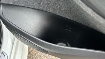 Toyota Yaris 1.5 VVT-h Design E-CVT Euro 6 (s/s) 5dr