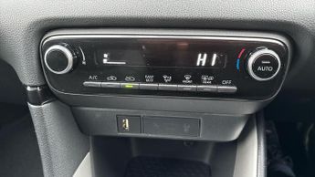 Toyota Yaris 1.5 VVT-h Design E-CVT Euro 6 (s/s) 5dr