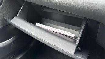 Toyota Yaris 1.5 VVT-h Design E-CVT Euro 6 (s/s) 5dr