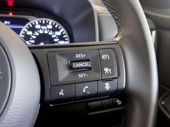 Nissan Qashqai 1.3 DIG-T MHEV Acenta Premium SUV 5dr Petrol Hybrid Manual Euro 