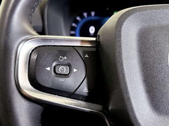 Volvo XC40 Recharge 69kWh Core SUV 5dr Electric Auto (231 ps)