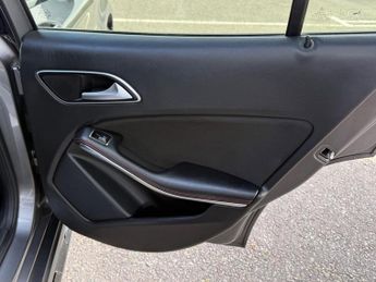 Mercedes-Benz GLA 1.6 GLA180 AMG Line Edition 7G-DCT Euro 6 (s/s) 5dr