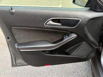 Mercedes-Benz GLA 1.6 GLA180 AMG Line Edition 7G-DCT Euro 6 (s/s) 5dr