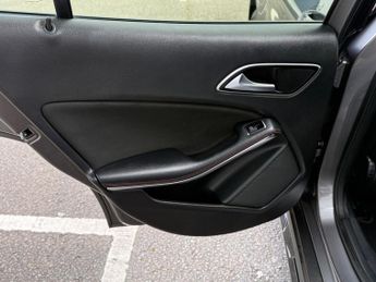 Mercedes-Benz GLA 1.6 GLA180 AMG Line Edition 7G-DCT Euro 6 (s/s) 5dr