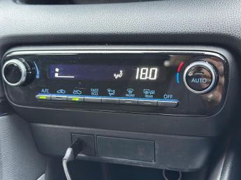 Toyota Yaris 1.5 VVT-h Icon E-CVT Euro 6 (s/s) 5dr