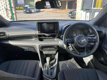 Toyota Yaris 1.5 VVT-h Design E-CVT Euro 6 (s/s) 5dr