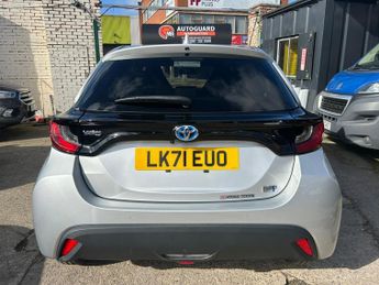 Toyota Yaris 1.5 VVT-h Design E-CVT Euro 6 (s/s) 5dr