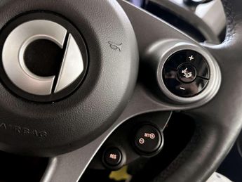 Smart fortwo 17.6kWh Exclusive Coupe 2dr Electric Auto (22kW Charger) (82 ps)