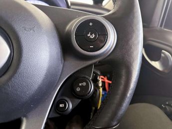 Smart forfour 17.6kWh Premium Hatchback 5dr Electric Auto (22kW Charger) (82 p