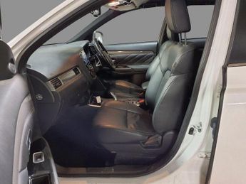 Mitsubishi Outlander 2.4h TwinMotor 13.8kWh 4h CVT 4WD Euro 6 (s/s) 5dr