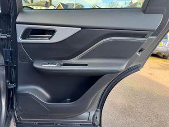 Jaguar F-PACE 2.0 D240 R-Sport Auto AWD Euro 6 (s/s) 5dr